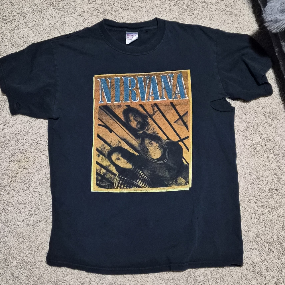Official Vintage 2004 SZ M Nirvana Kurt Cobain Grunge Short Sleeve T Shirt Aged